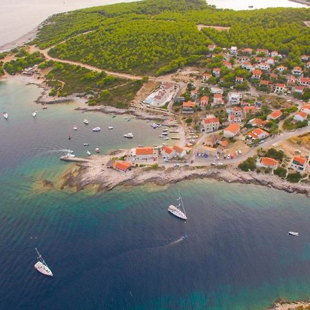 The Sea House Apartments Вис Екстериор снимка