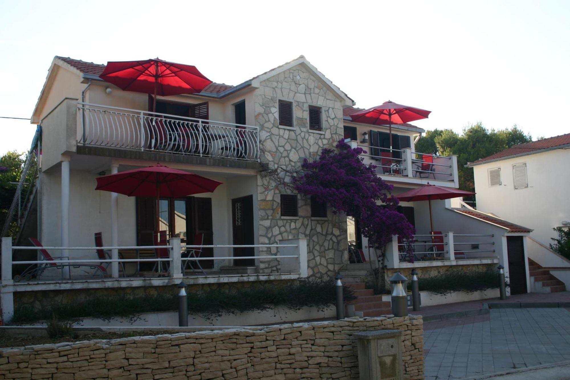 The Sea House Apartments Вис Екстериор снимка