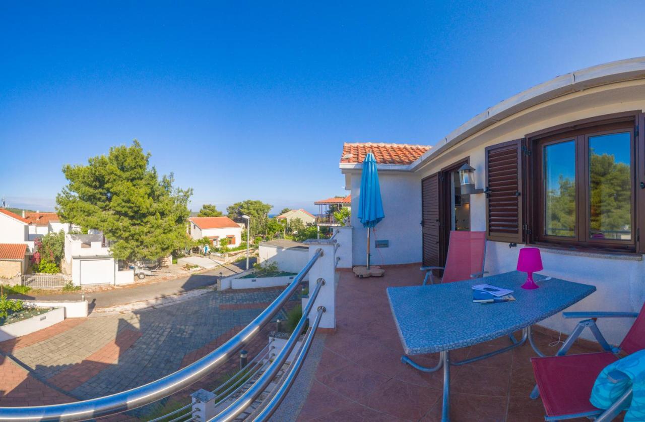 The Sea House Apartments Вис Екстериор снимка